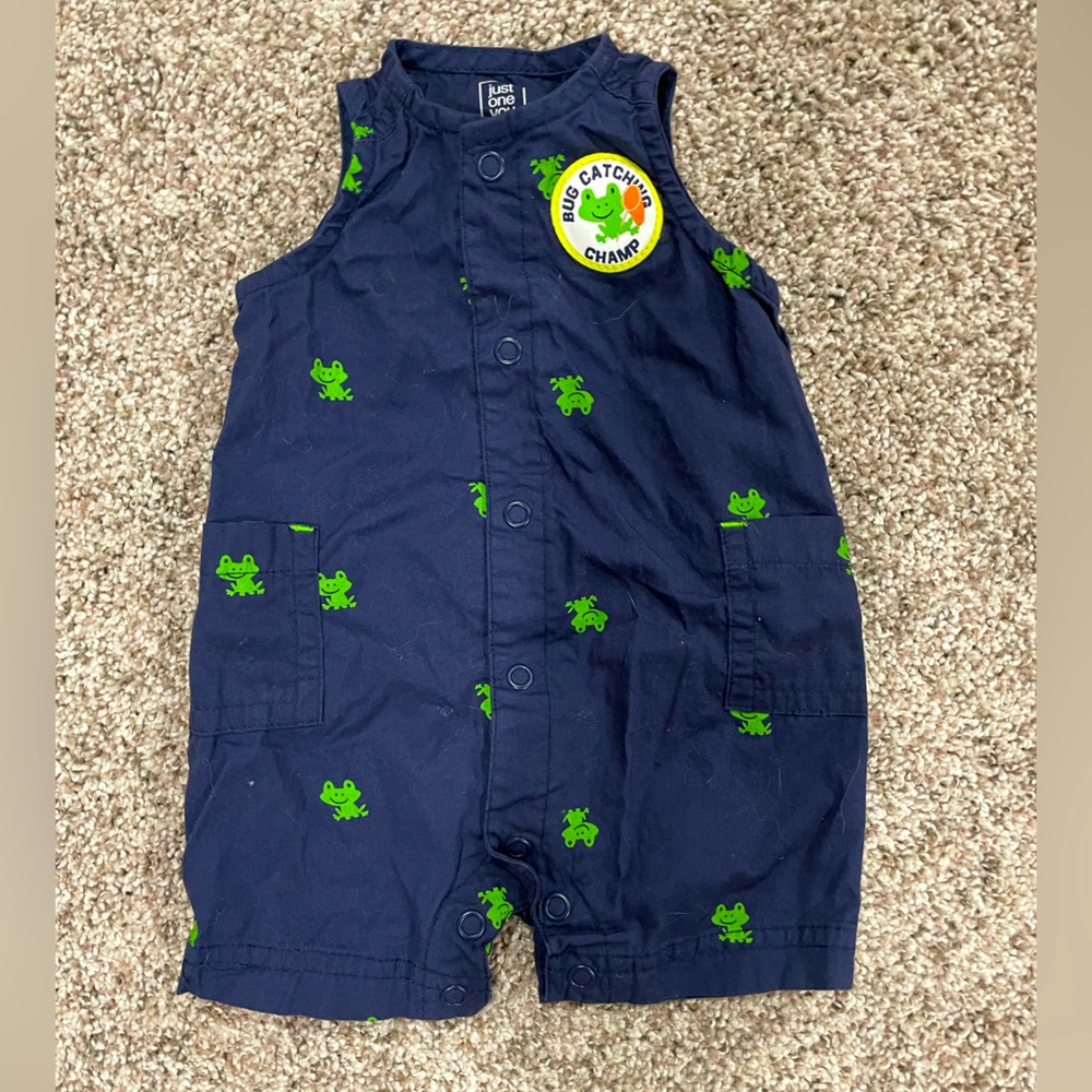 Newborn boy navy blue onesie with frogs. Bug catching champ. Gentle use